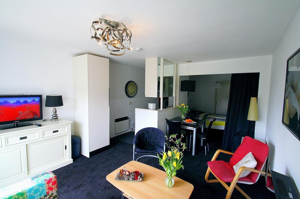 Zeeduin, Met Zonnig Terras - Volledige Keuken- Resort Amelander Kaap, Incl Verwarmd Hotel-Zwembad Nabij Dorp, Duinen En Strand هولوم الغرفة الصورة